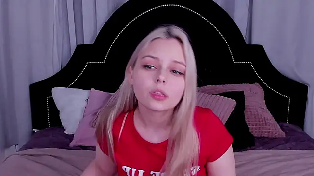 CLAIRE VOGT online show from March 7, 3:39 pm