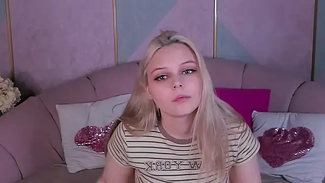 CLAIRE VOGT online show from March 3, 8:51 am