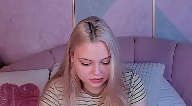 CLAIRE VOGT online show from February 25, 5:30 pm