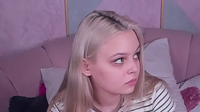 CLAIRE VOGT online show from February 17, 6:50 pm