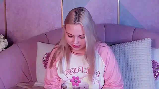 CLAIRE VOGT online show from February 26, 5:42 pm