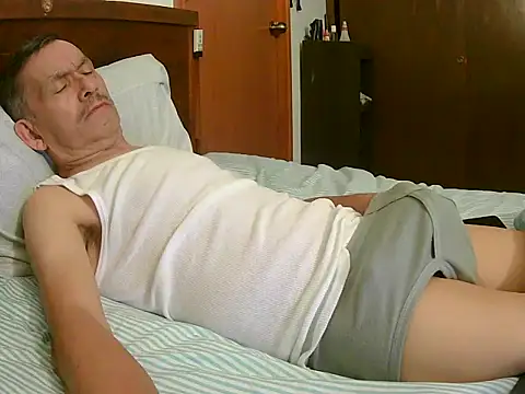 Snapshot of elver271@xh chatting on November 1, 4:52 am elver271xh online show from November 1, 4:52 am