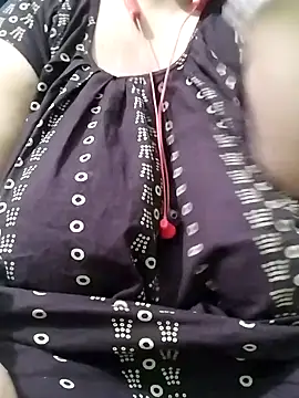 Snapshot of Lizza_boudi chatting on February 19, 1:29 am Lizza boudi online show from February 19, 1:29 am