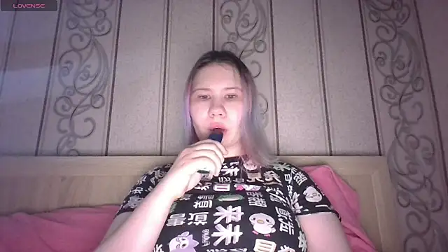 Snapshot of Little_kitsune1707 chatting on September 29, 1:17 pm Little kitsune1707 online show from September 29, 1:17 pm