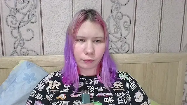 Little kitsune1707 online show from December 4, 9:30 am