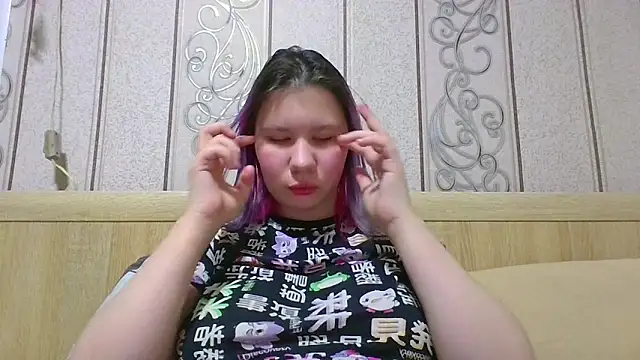 Snapshot of Little_kitsune1707 chatting on September 24, 5:52 pm Little kitsune1707 online show from September 24, 5:52 pm