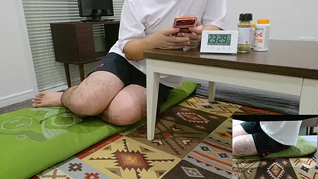 Snapshot of YARASERO-kun chatting on October 5, 2:30 pm YARASERO-kun online show from October 5, 2:30 pm