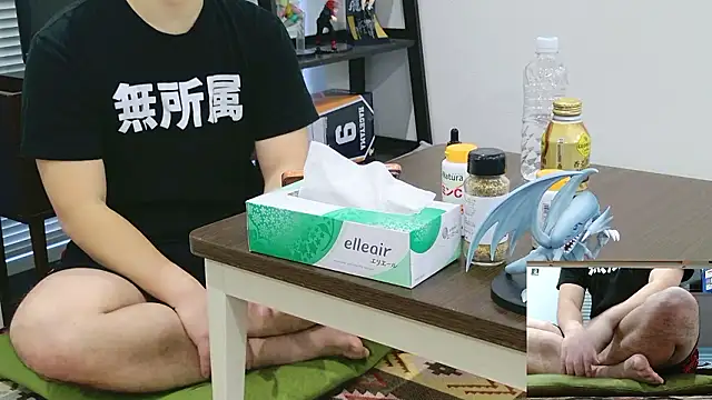 Snapshot of YARASERO-kun chatting on February 19, 8:11 am YARASERO-kun online show from February 19, 8:11 am