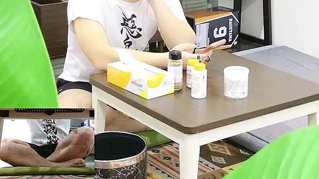 Snapshot of YARASERO-kun chatting on February 28, 12:05 pm YARASERO-kun online show from February 28, 12:05 pm