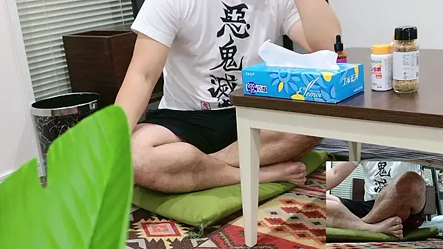 Snapshot of YARASERO-kun chatting on November 13, 9:02 am YARASERO-kun online show from November 13, 9:02 am