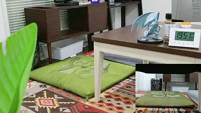 Snapshot of YARASERO-kun chatting on November 1, 10:53 am YARASERO-kun online show from November 1, 10:53 am