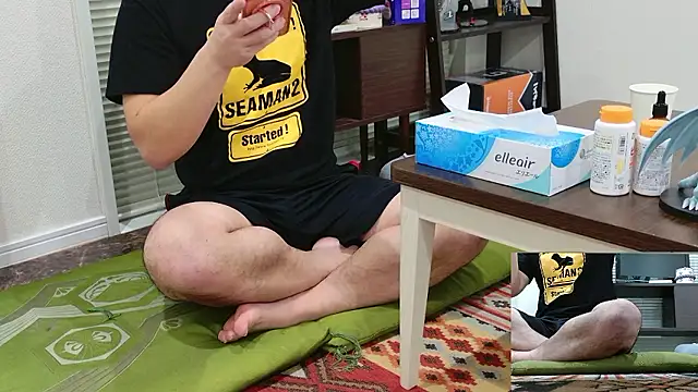 Snapshot of YARASERO-kun chatting on February 8, 11:52 am YARASERO-kun online show from February 8, 11:52 am