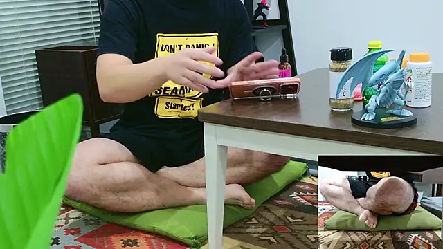 Snapshot of YARASERO-kun chatting on November 6, 8:07 am YARASERO-kun online show from November 6, 8:07 am