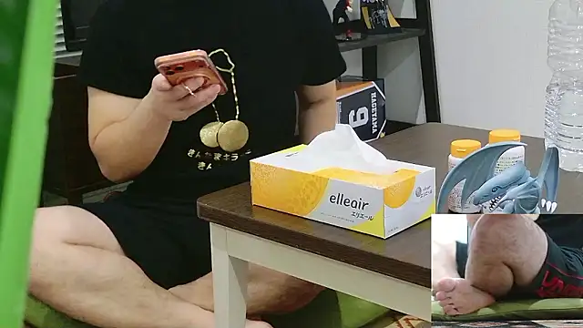 Snapshot of YARASERO-kun chatting on February 20, 11:01 am YARASERO-kun online show from February 20, 11:01 am