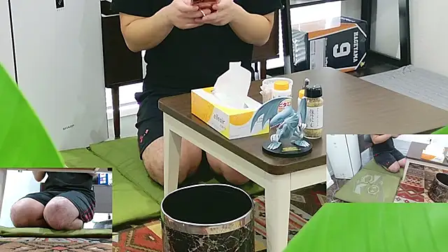 Snapshot of YARASERO-kun chatting on February 27, 2:56 am YARASERO-kun online show from February 27, 2:56 am