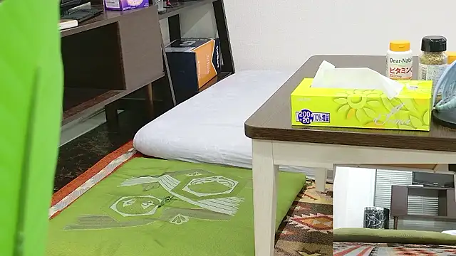 Snapshot of YARASERO-kun chatting on January 17, 9:35 am YARASERO-kun online show from January 17, 9:35 am