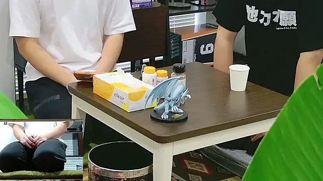 Snapshot of YARASERO-kun chatting on February 25, 4:45 am YARASERO-kun online show from February 25, 4:45 am