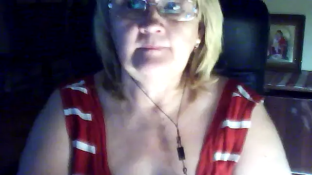 Snapshot of Violet5364 chatting on November 10, 8:47 pm Violet5364 online show from November 10, 8:47 pm