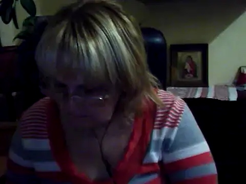 Snapshot of Violet5364 chatting on November 1, 3:39 pm Violet5364 online show from November 1, 3:39 pm