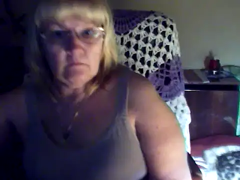 Snapshot of Violet5364 chatting on March 9, 8:52 pm Violet5364 online show from March 9, 8:52 pm