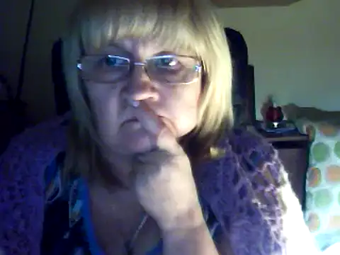 Snapshot of Violet5364 chatting on March 3, 7:49 pm Violet5364 online show from March 3, 7:49 pm