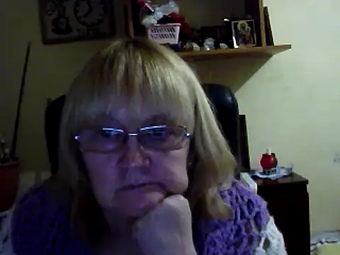 Snapshot of Violet5364 chatting on March 2, 7:41 pm Violet5364 online show from March 2, 7:41 pm