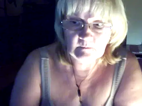 Snapshot of Violet5364 chatting on September 20, 7:19 pm Violet5364 online show from September 20, 7:19 pm