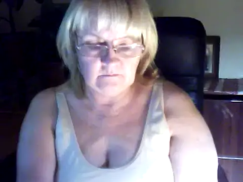 Snapshot of Violet5364 chatting on November 7, 8:02 pm Violet5364 online show from November 7, 8:02 pm
