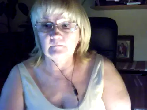 Snapshot of Violet5364 chatting on November 9, 4:11 pm Violet5364 online show from November 9, 4:11 pm