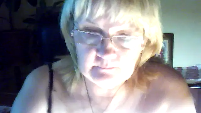 Snapshot of Violet5364 chatting on November 13, 8:35 pm Violet5364 online show from November 13, 8:35 pm