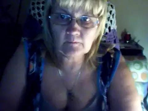 Snapshot of Violet5364 chatting on March 15, 8:32 pm Violet5364 online show from March 15, 8:32 pm