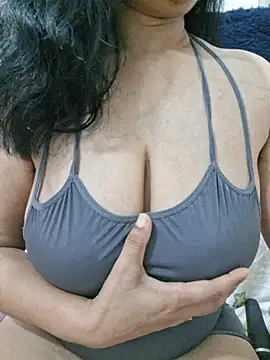 Snapshot of Jassi_Does chatting on July 18, 9:23 pm Jassi Does online show from July 18, 9:23 pm