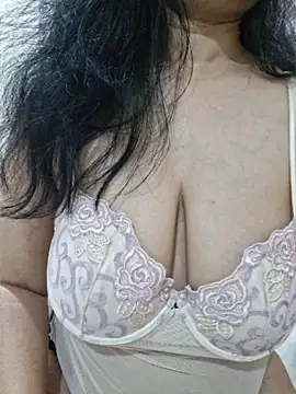Snapshot of Jassi_Does chatting on June 7, 5:29 pm Jassi Does online show from June 7, 5:29 pm