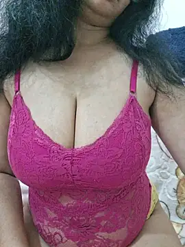 Snapshot of Jassi_Does chatting on July 1, 9:04 pm Jassi Does online show from July 1, 9:04 pm