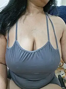 Snapshot of Jassi_Does chatting on July 11, 10:10 pm Jassi Does online show from July 11, 10:10 pm
