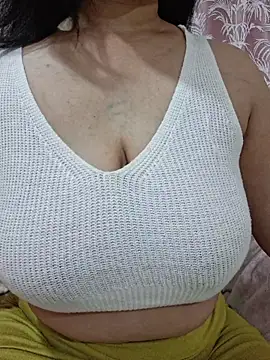 Snapshot of Jassi_Does chatting on February 11, 10:20 pm Jassi Does online show from February 11, 10:20 pm