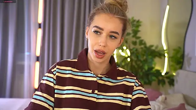  Spring Day  online show from February 25, 8:14 am