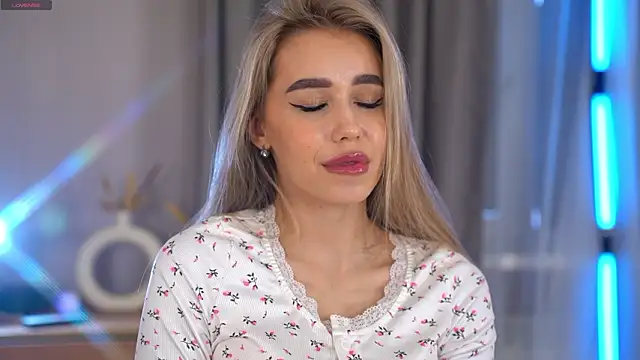  Spring Day  online show from February 19, 8:11 am