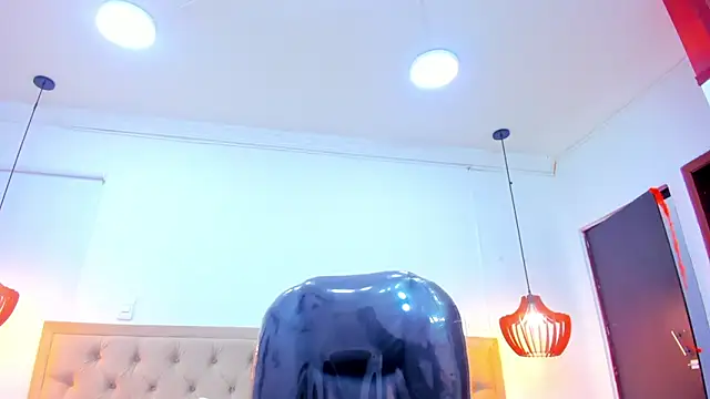 Snapshot of emma_purple_ chatting on October 31, 5:20 pm emma purple online show from October 31, 5:20 pm