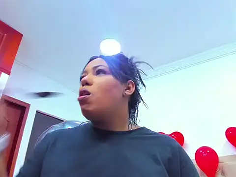 Snapshot of emma_purple_ chatting on February 15, 5:23 pm emma purple online show from February 15, 5:23 pm