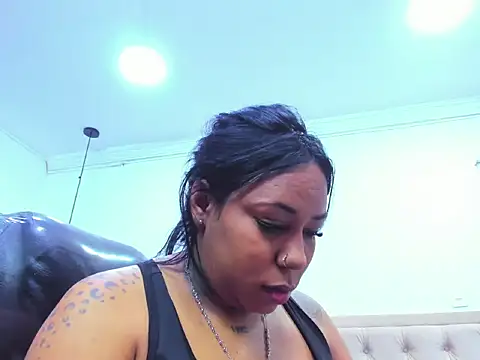 Snapshot of emma_purple_ chatting on February 12, 5:23 pm emma purple online show from February 12, 5:23 pm