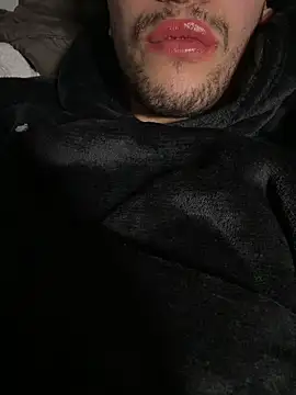 yaxxx03 online show from December 4, 7:02 pm