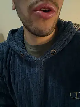 yaxxx03 online show from October 20, 5:02 pm