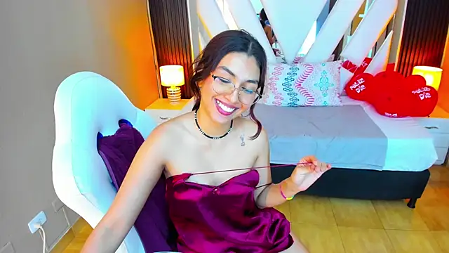 Snapshot of Cristin_Petite chatting on February 16, 5:04 pm Cristin Petite online show from February 16, 5:04 pm