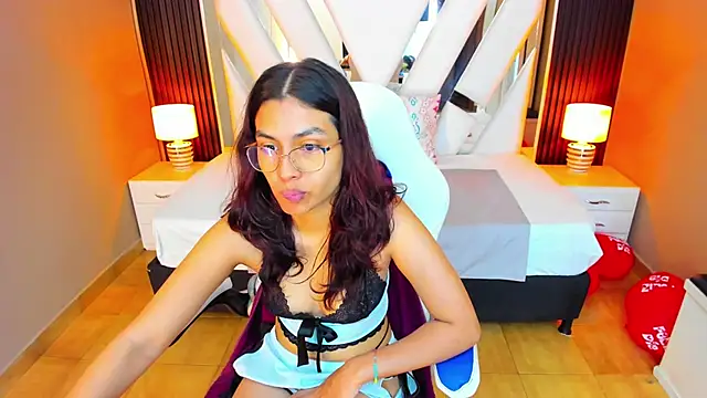Snapshot of Cristin_Petite chatting on February 25, 11:32 am Cristin Petite online show from February 25, 11:32 am