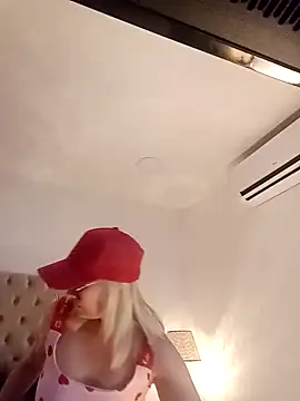 CandieGilson   online show from February 4, 12:22 pm