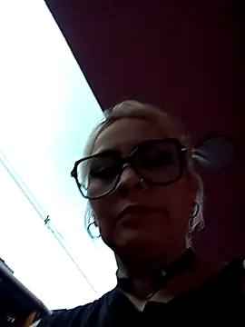 CandieGilson   online show from April 3, 11:05 am