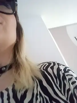 CandieGilson   online show from November 22, 12:15 pm