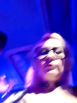 CandieGilson   online show from April 8, 10:39 am