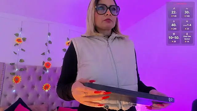 CandieGilson   online show from October 8, 11:34 am